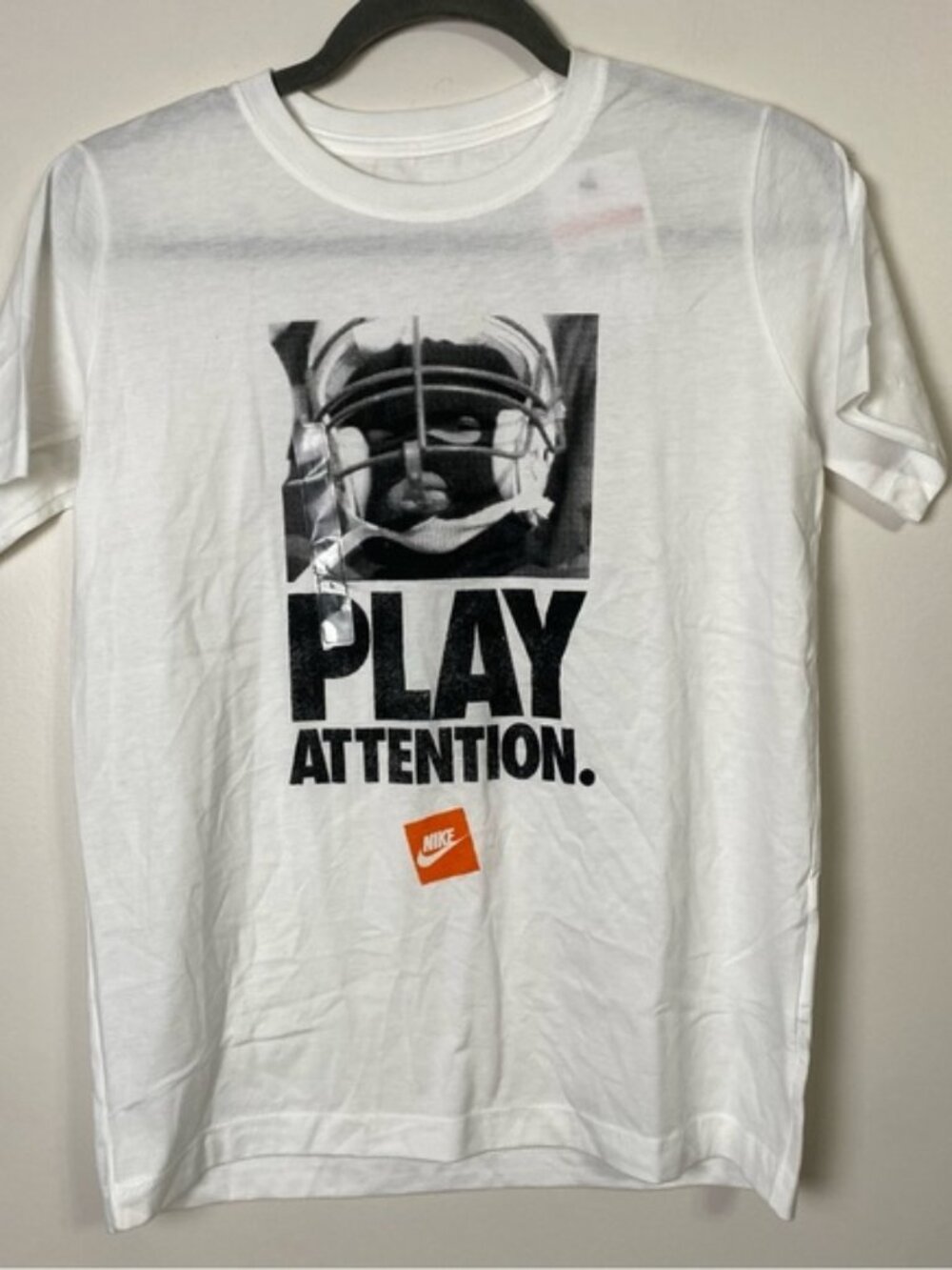 NWT Nike Boys' Play Attention Graphic T-Shirt 100% Cotton Large